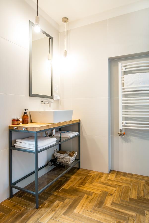 Classic Double Room Shower