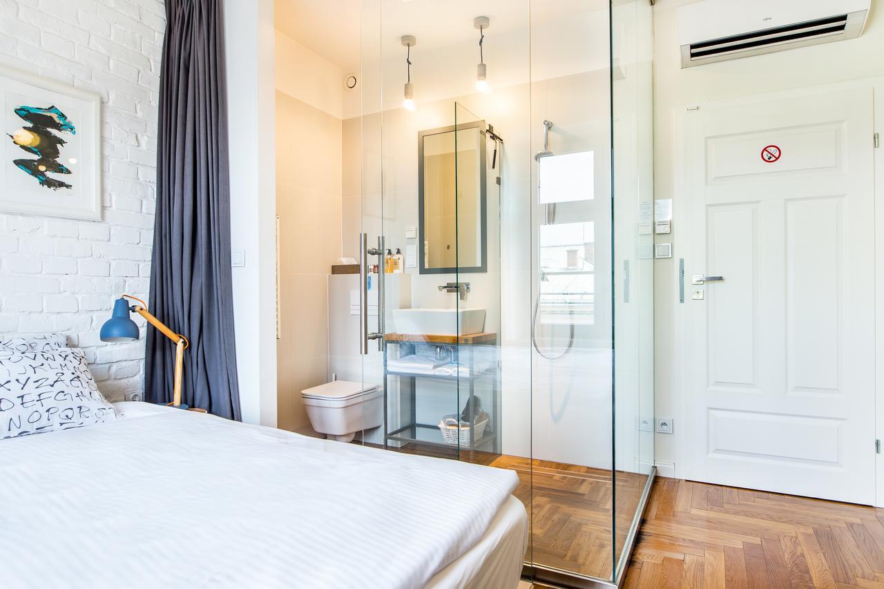 Classic Double Room Shower