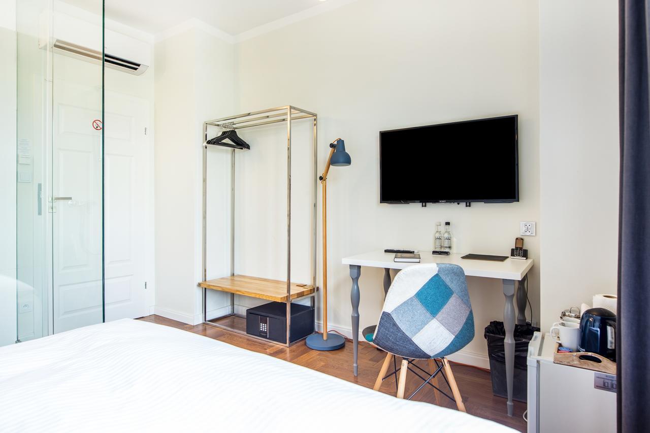 Classic Double Room Shower